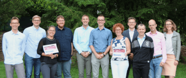 Studierende der DHBW gemeinsam mit Prof'in. Dr. Vera Döring, Prof. Dr. Steffen Arnold, Prof. Michael Hauser, Prof. Dr. Markus Schoor und Marcella Rosenberger (Bild: DHBW Villingen-Schwenningen)