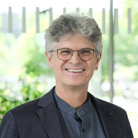 "Prof. Dr. Andreas Gut"