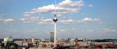 Dekoratives Element Panoramaansicht der Stadt Berlin, zu sehen ist der Fernsehturm