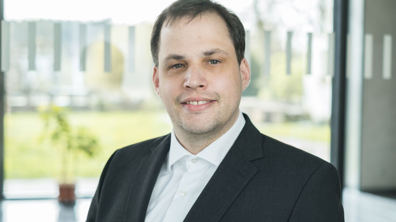 Portrait von Professor Dr. Frank Francesco Birk