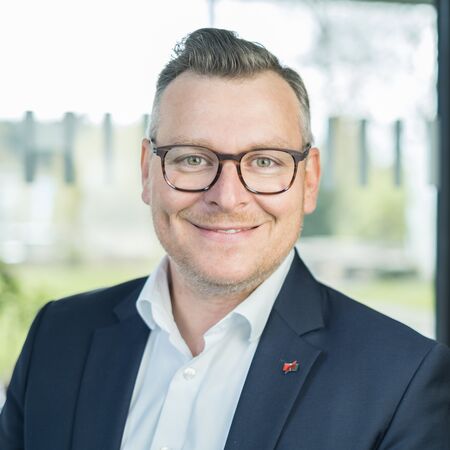 "Prof. Dr. Steffen Arnold"