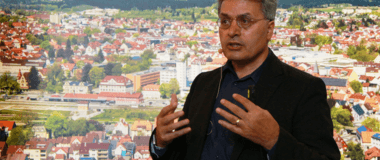 Prof. Dr. Dr. Jan Ilhan Kizilhan während eines Vortrags in Villingen-Schwenningen