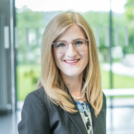 "Prof. Dr. Sabrina Kummer"