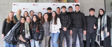 Gruppenfoto der spanischen Gaststudierenden der Universitat de Girona in den Gebäuden der DHBW Villingen-Schwenningen.