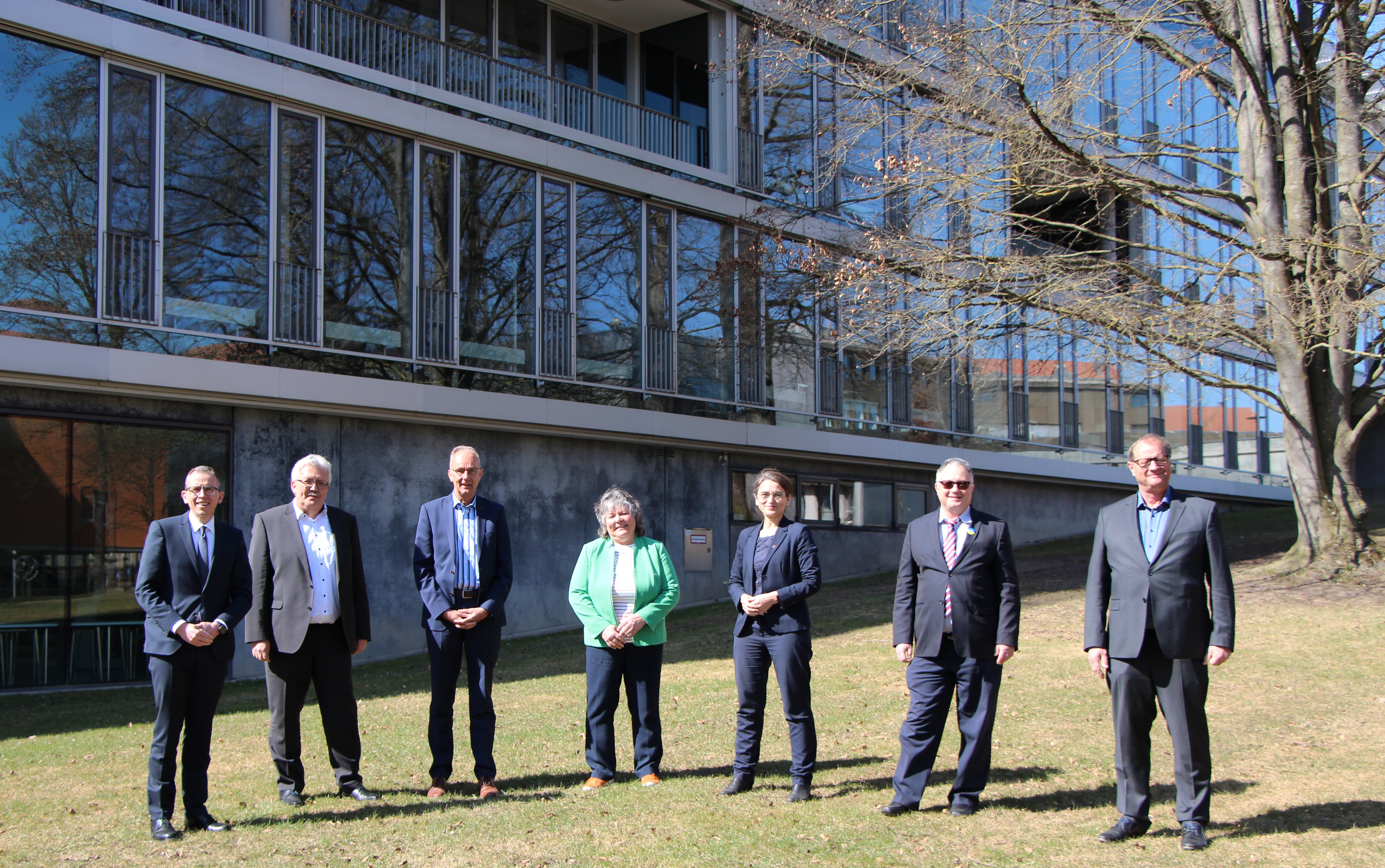 Sven Hinterseh (Landrat, Landratsamt Schwarzwald-Baar-Kreis), Andreas Hahn (Senior Vice President Finance & Controlling, Aesculap AG), Professor Dr. Ulrich Kotthaus (Rektor der DHBW Villingen-Schwenningen), Martina Braun (MdL, Die Grünen), Professorin Dr. Martina Klärle (Präsidentin der DHBW), Andreas Heidinger (Verwaltungsdirektor der DHBW Villingen-Schwenningen), Jürgen Roth (Oberbürgermeister der Stadt Villingen-Schwenningen)