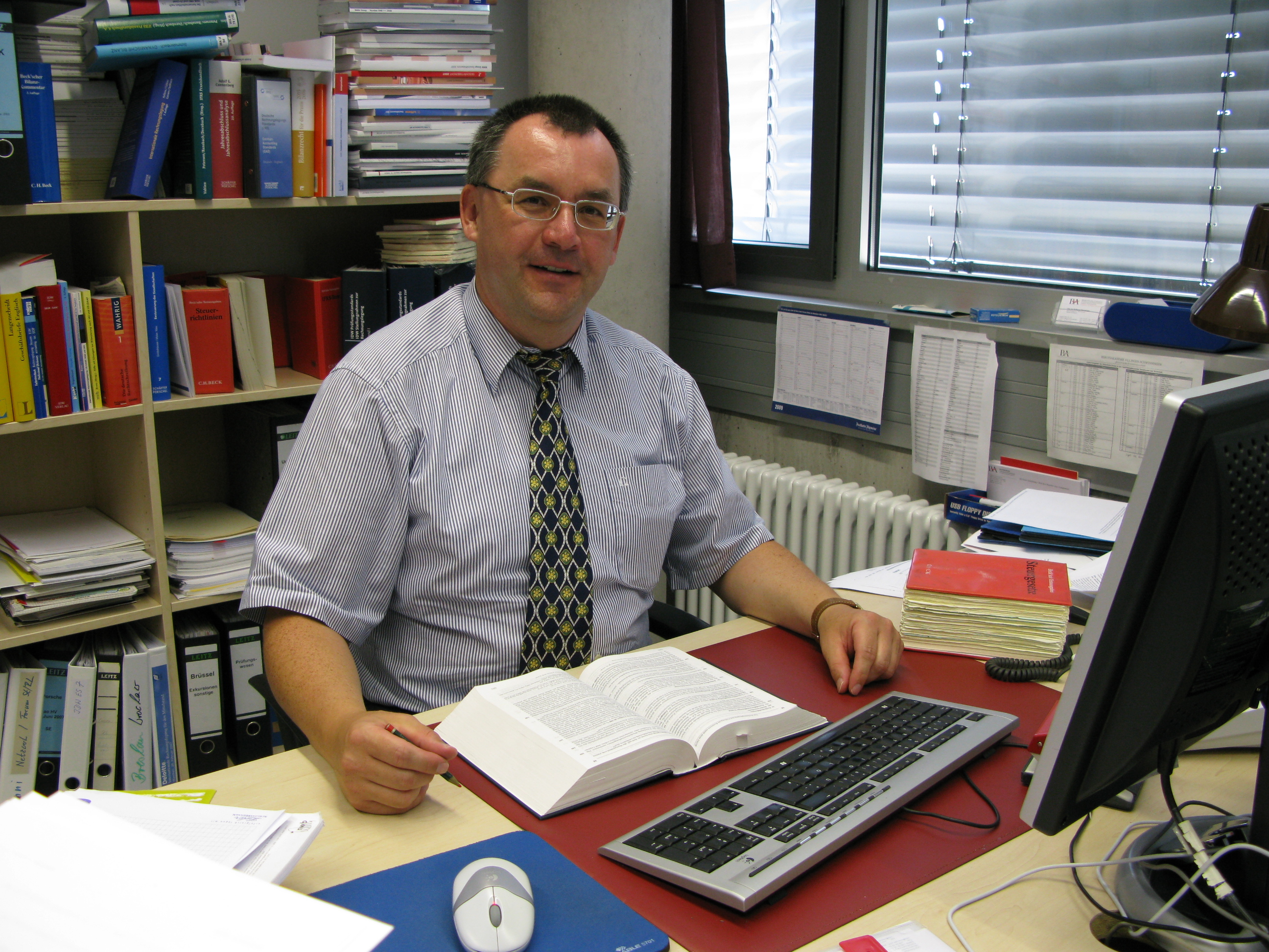 Prof. Dr. Wolfgang Hirschberger im Jahr 200 in seinem Büro. Foto: DHBW VS